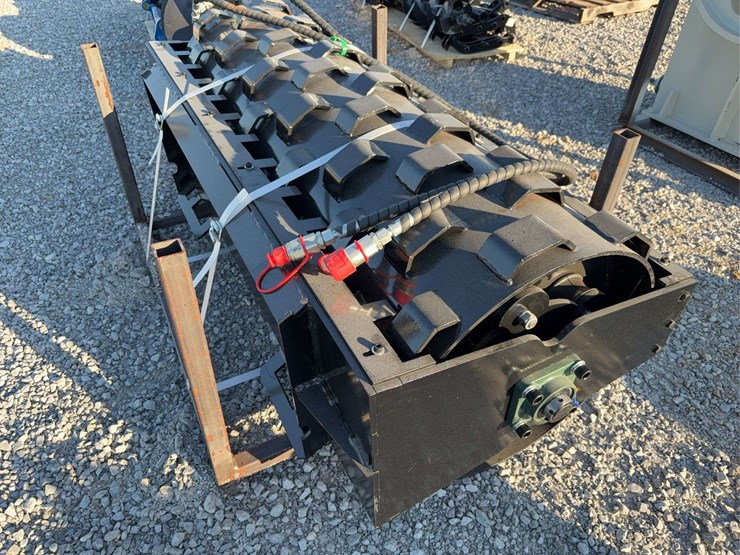 skid-steer-compact-wheel-image-4