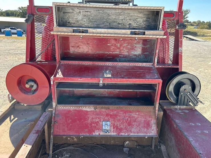 2019-freightliner-day-cab-image-23