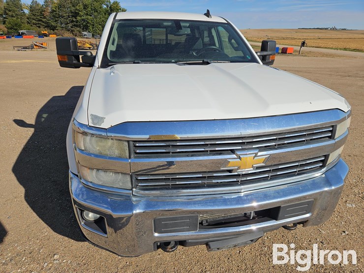 2015-chevrolet-silverado-2500-image-10