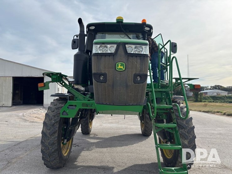 2019-john-deere-r4038-image-11