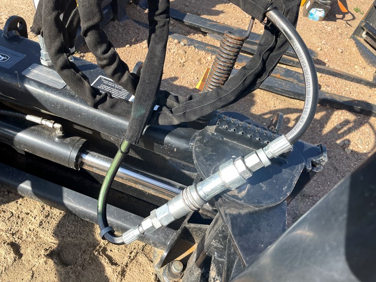 #4086-•-john-deere-pro-ah80-bale-squeeze-attachment-image-14