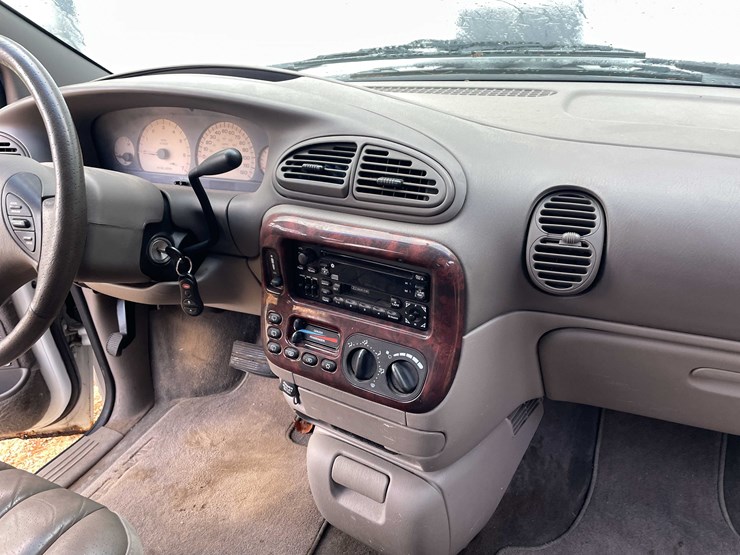 1999-chrysler-town-&-country-image-100