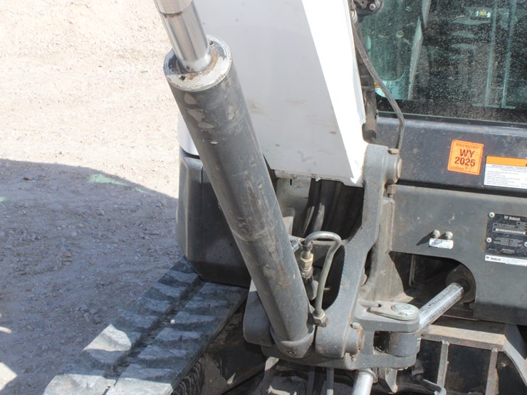 2016-bobcat-e32i-image-24