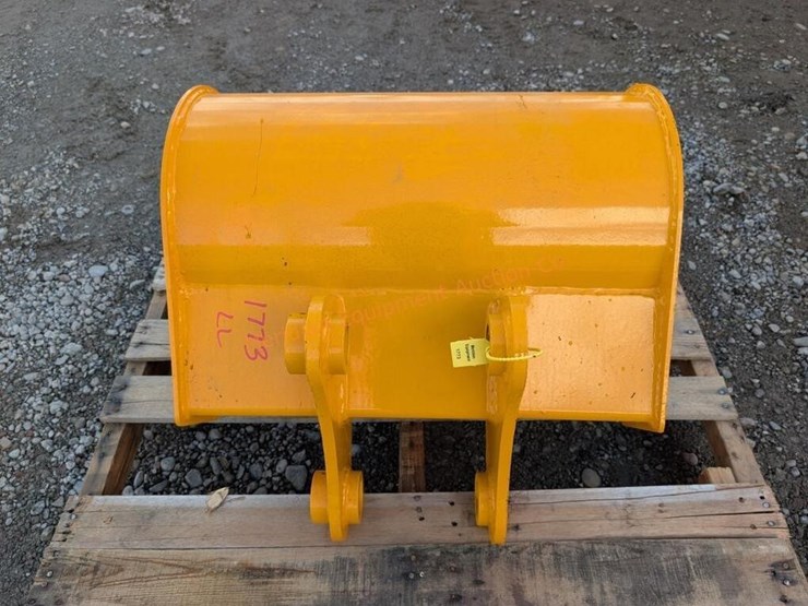 future-cat-305-24"-excavator-bucket-image-5