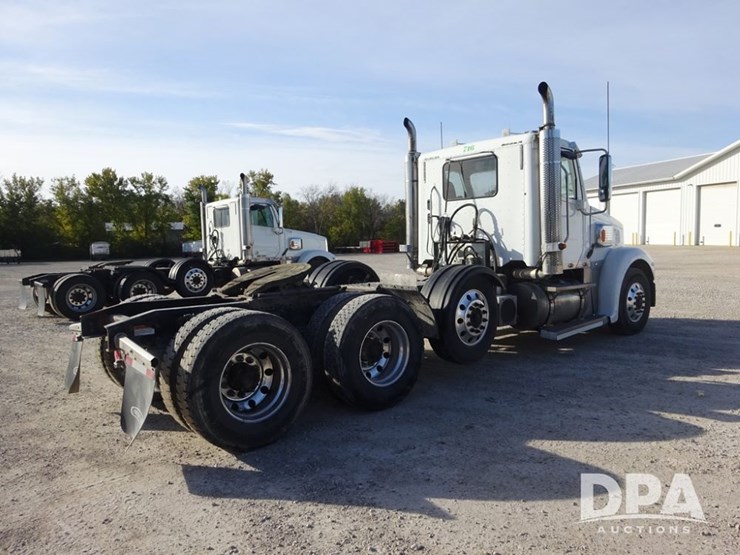 2016-freightliner-coronado-day-cab-glider-truck-(pz13983,-unit-716)-image-21