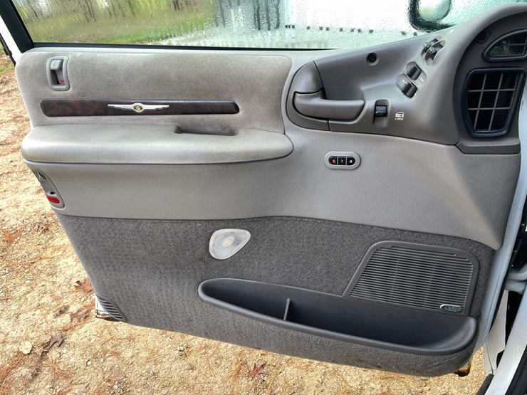 1999-chrysler-town-&-country-image-147