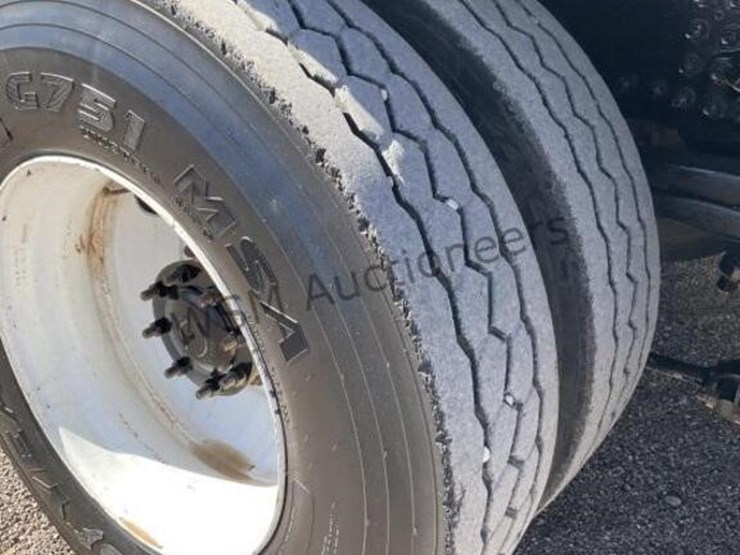 2003-freightliner-fl80-image-9