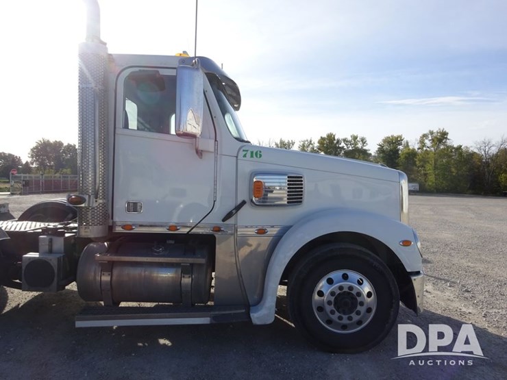 2016-freightliner-coronado-day-cab-glider-truck-(pz13983,-unit-716)-image-73
