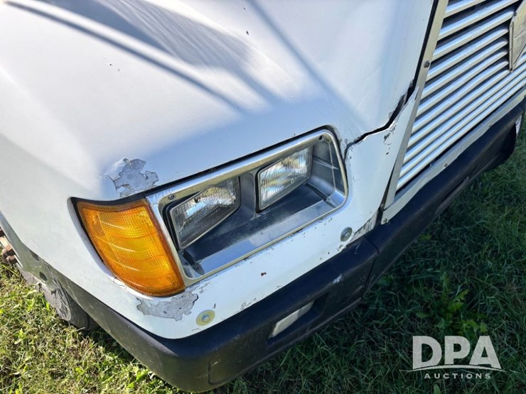 1993-freightliner-fld120-image-60