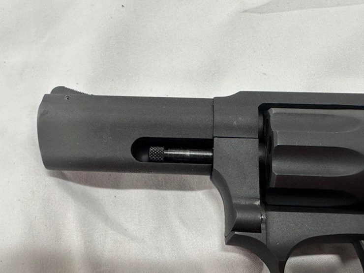 #2025-00067-•-taurus-942m-revolver-image-46