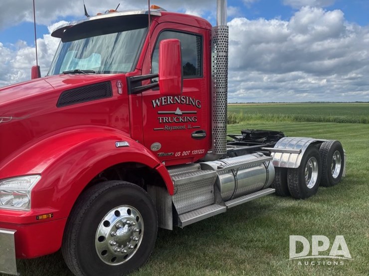 2015-kenworth-t880-image-1