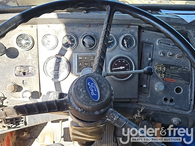 1988-ford-lt8000-image-38