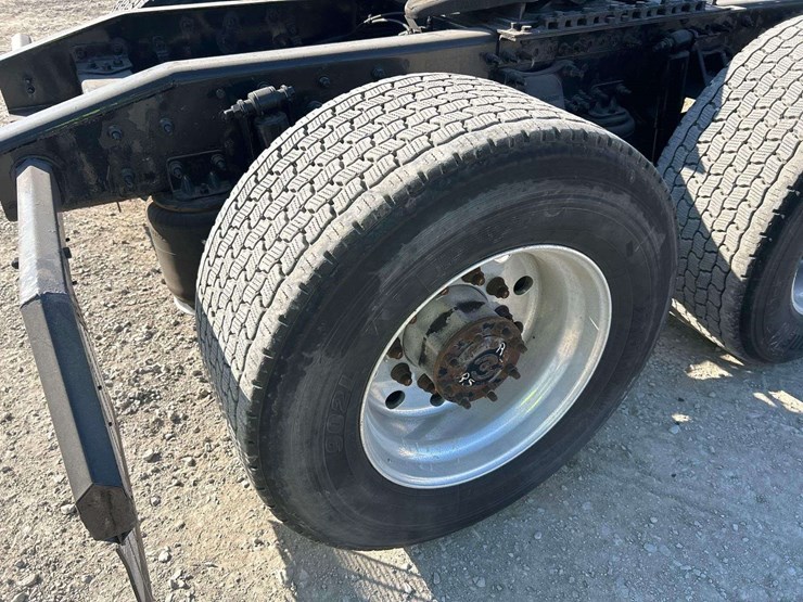 2021-freightliner-cascadia-116-image-28