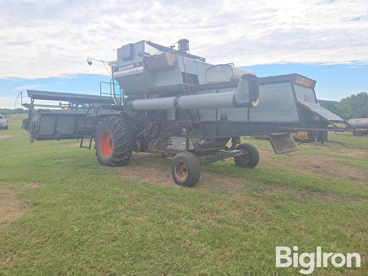 1976-gleaner-m-image-7