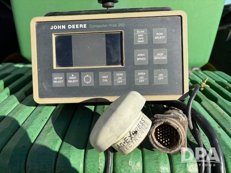 john-deere-7300-image-7