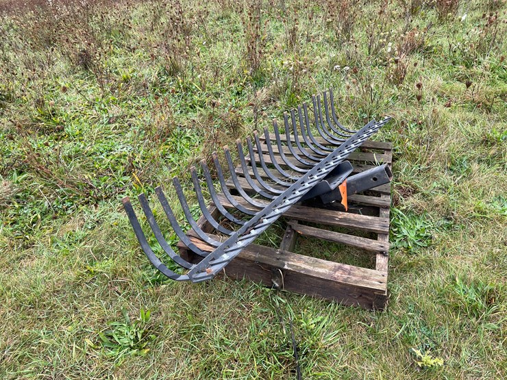 #8148-•-hitch-mounted-rake-image-2