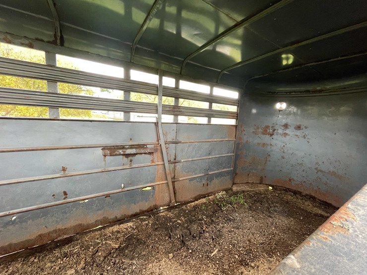 #8040-•-1998-corn-pro-tandem-axle-horse-trailer-(no-title)-image-24