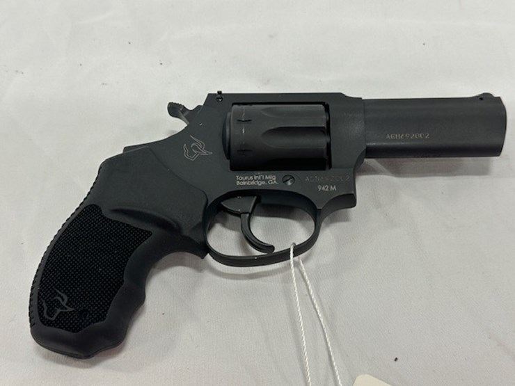 #2025-00067-•-taurus-942m-revolver-image-36