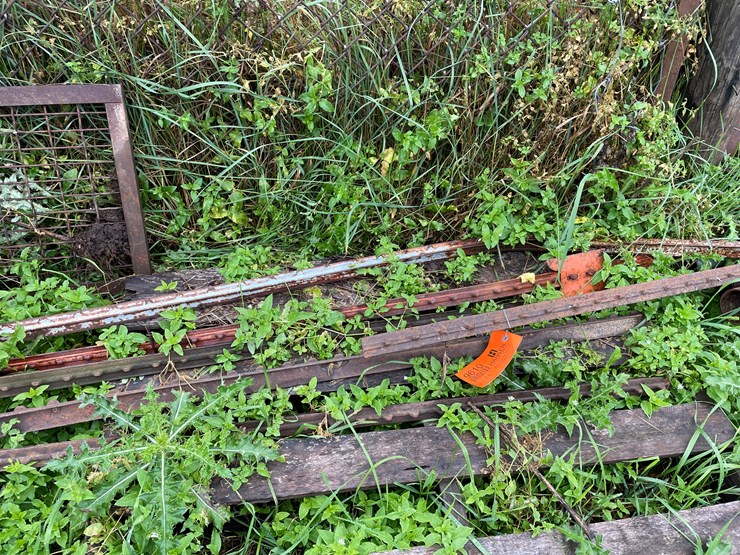 #9610-•-pile-of-miscellaneous-metal-image-3