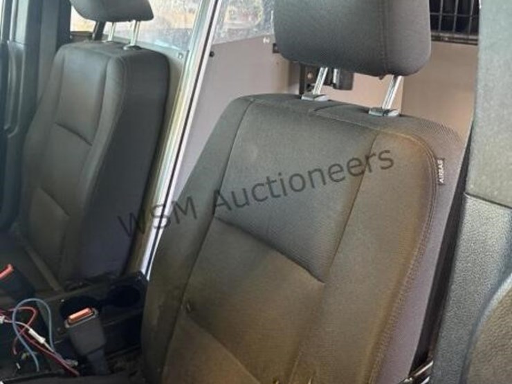 2016-ford-explorer-image-21