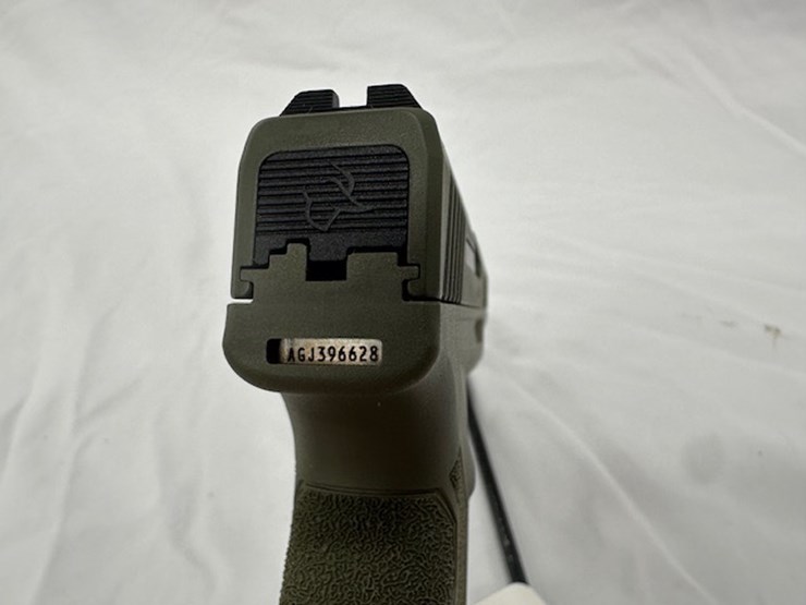 #2025-00062-•-taurus-gx4-pistol-image-21