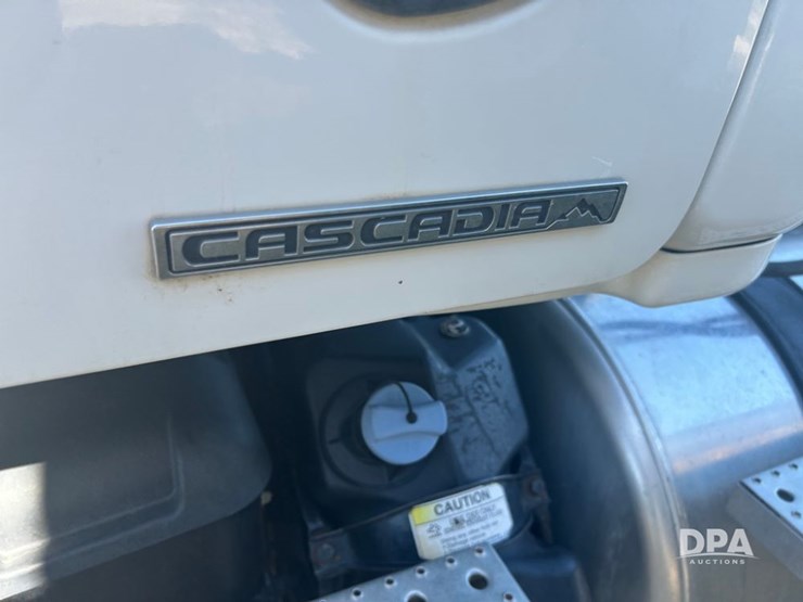 2012-freightliner-cascadia-truck-(cp1182-unit-517)-image-11