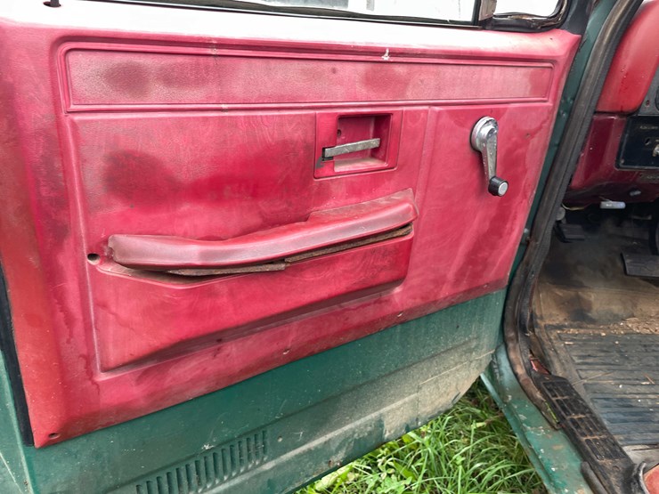 #8043-•-1981-chevy-custom-deluxe-30-truck-(has-wi-title)-image-35