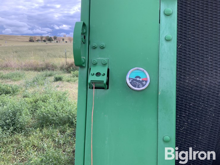 2006-john-deere-567-image-13