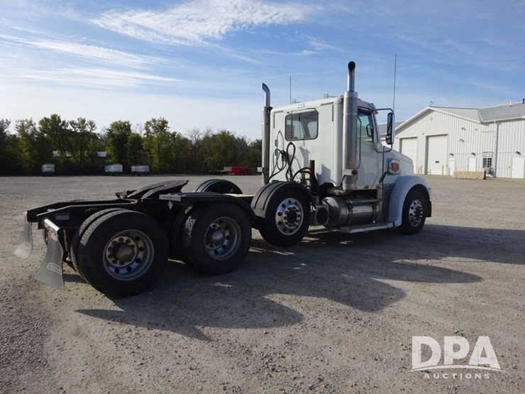 2018-freightliner-coronado-day-cab-glider-truck-(pz13985,-unit-775)-image-20