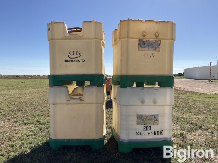 monsanto-250-gallon-liquid-fertilizer-poly-shuttles-image-4