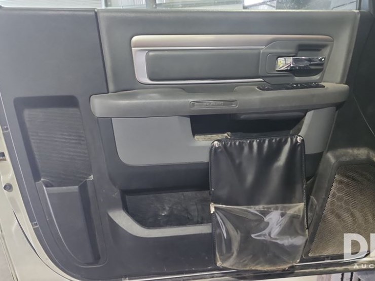 2015-dodge-ram-5500-image-34