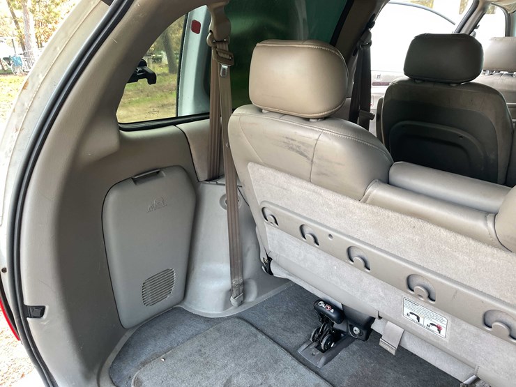 1999-chrysler-town-&-country-image-69
