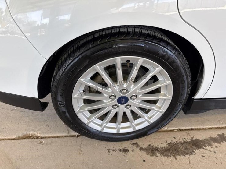 2014-ford-c-max-hybrid-se-wagon-image-8