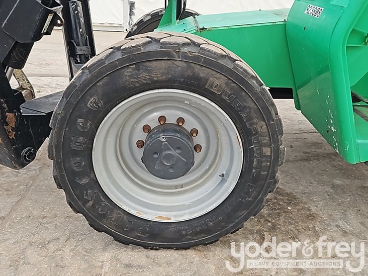 2016-sky-trak-10042-image-17