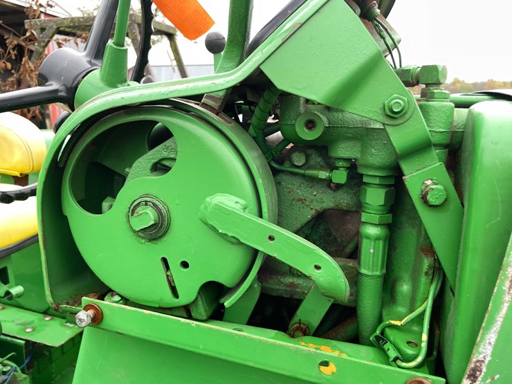 john-deere-3010-image-38