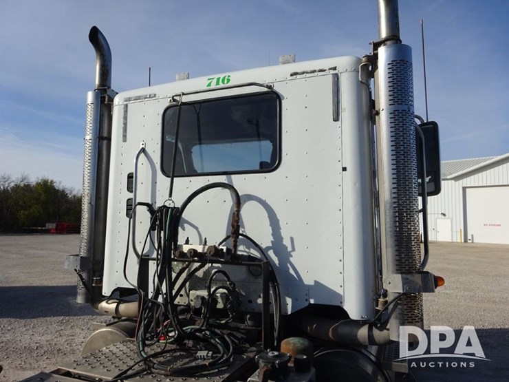 2016-freightliner-coronado-day-cab-glider-truck-(pz13983,-unit-716)-image-72