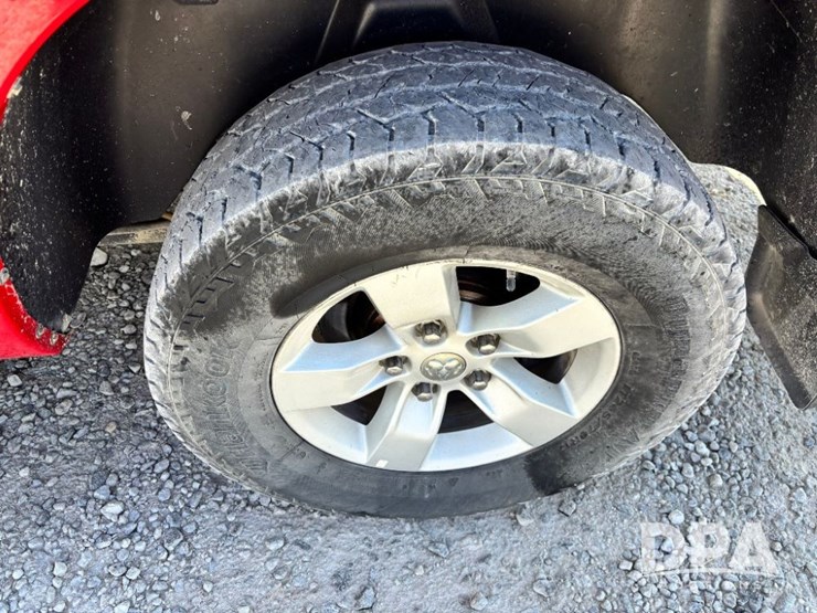 2017-ram-1500-slt-image-25