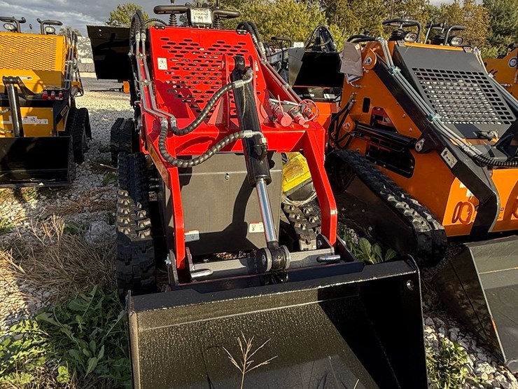 2025-agt-ysrt14-mini-track-loader,-420cc-gas-image-3