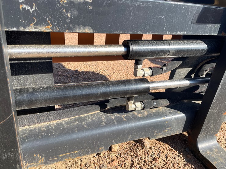 #4091-•-wolverine-pallet-fork-hydraulic-adjustable-attachment-image-9