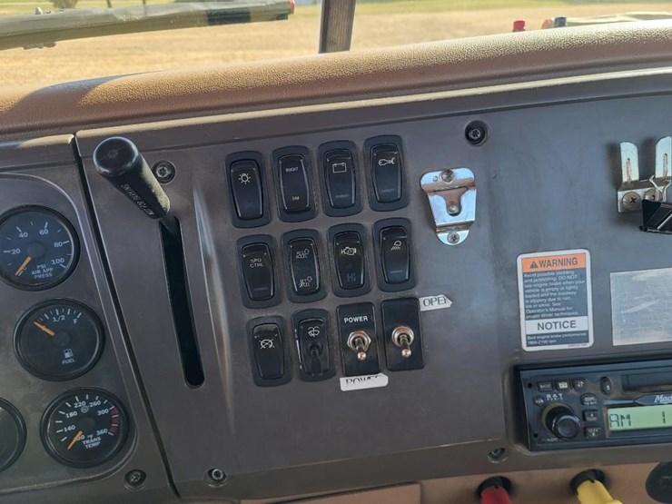 2004-mack-granite-cv713-image-60