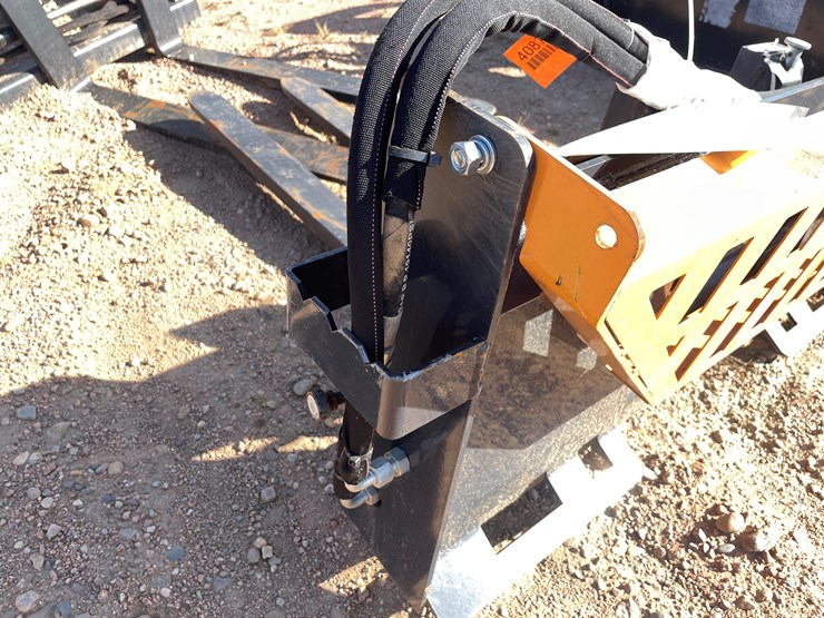 #4087-•-wolverine-pallet-fork-hydraulic-adjustable-attachment-image-4