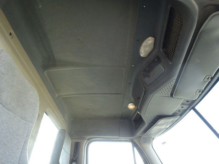 2018-freightliner-cascadia-day-cab-truck-(pz13986,-unit-405)-image-70