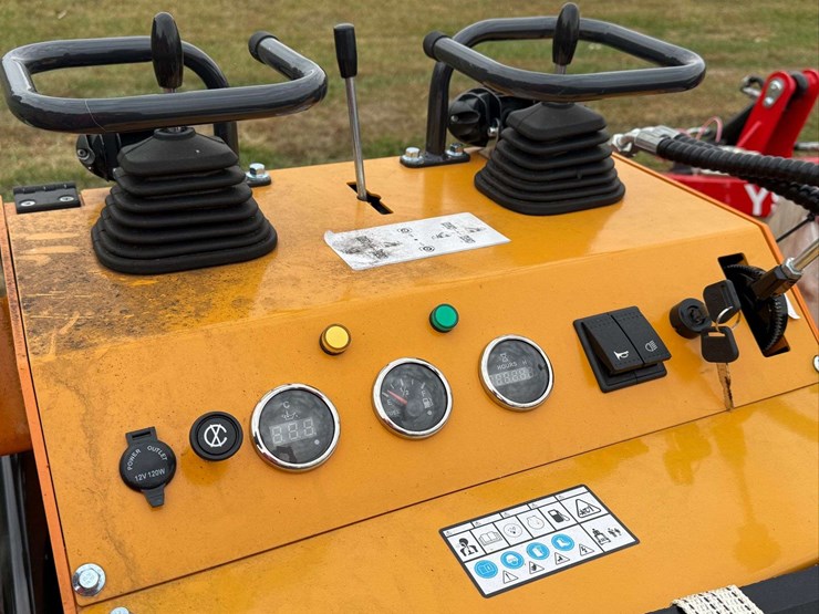 landhero-ldh-ht380-mini-skid-steer-loader-image-6