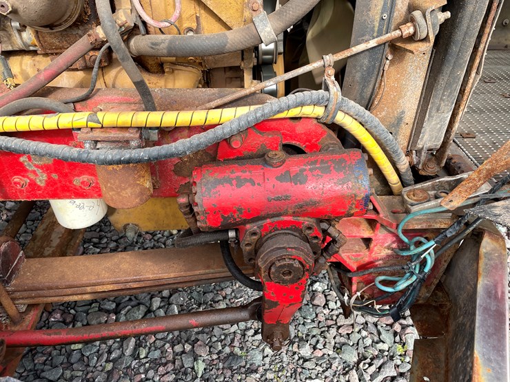 #1001-•-2004-kenworth-semi-tractor-(has-mi-title)-image-32