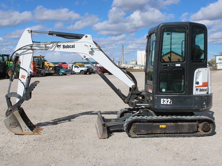 2016-bobcat-e32i-image-3