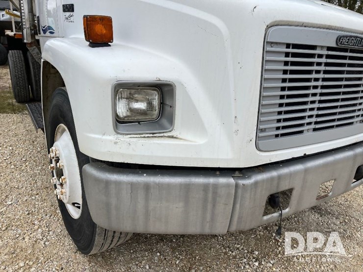 1995-freightliner-fl70-image-21