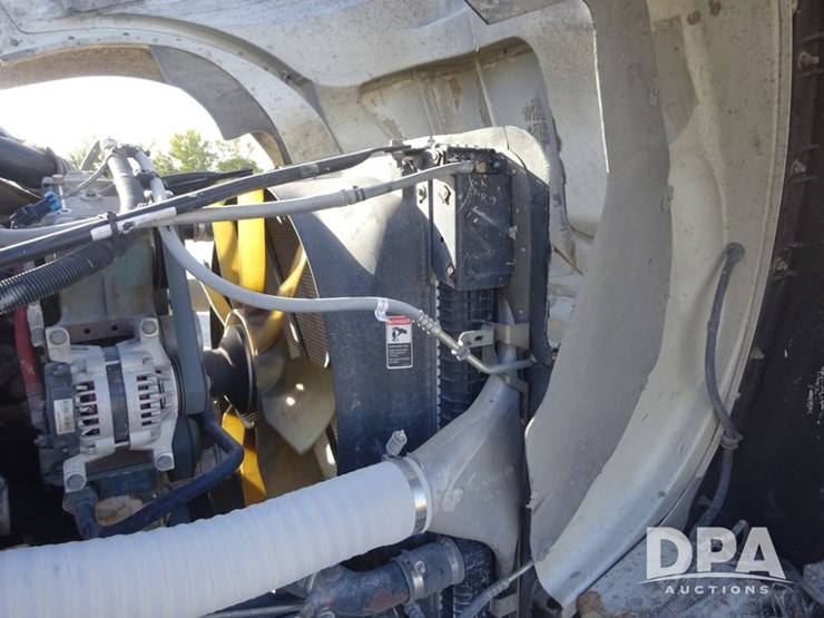 2016-freightliner-coronado-day-cab-glider-truck-(pz13983,-unit-716)-image-78