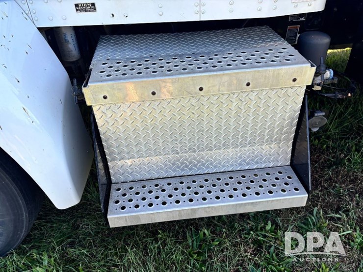 2013-kenworth-t370-image-22