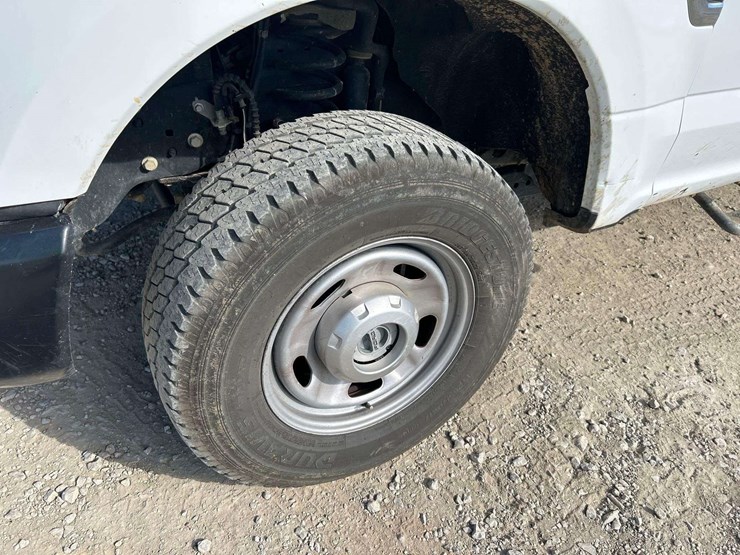 2022-ford-f250-xl-image-21