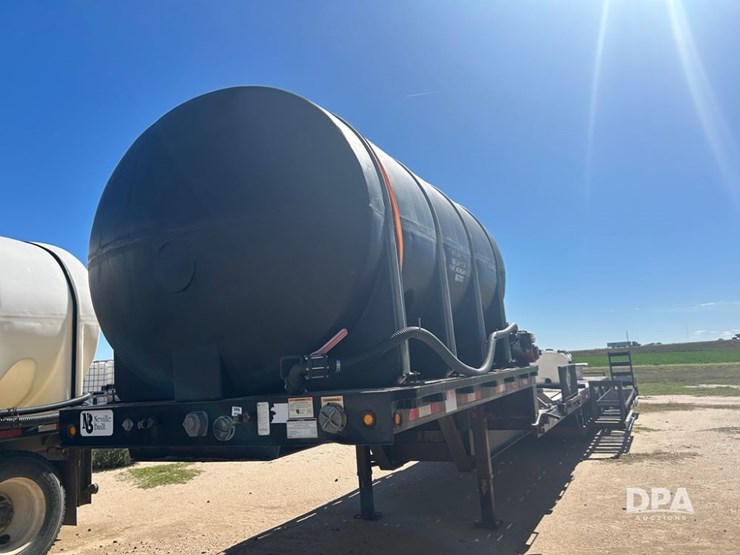 2012-neville-trailer-image-24